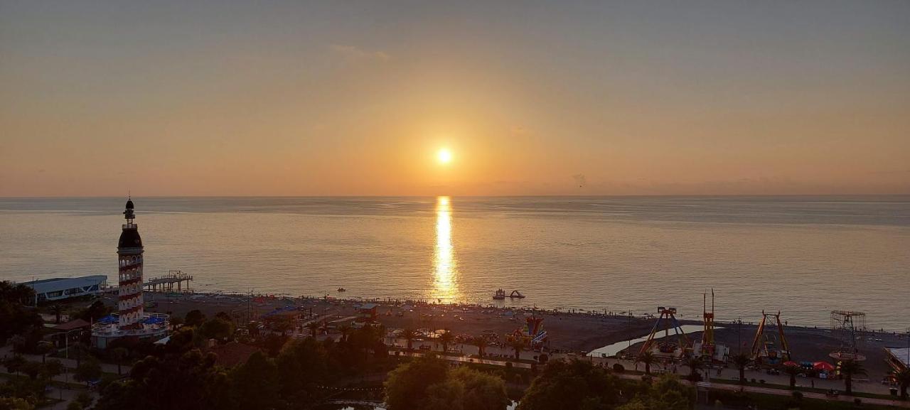 Апартаменты E&S - Sunset&Sea View Батуми Экстерьер фото